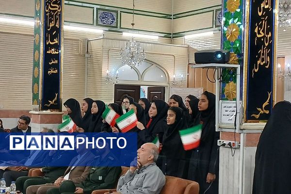 برگزاری یادواره شهدا به مناسبت هفته دفاع مقدس در دبیرستان حضرت زینب(س) ناحیه یک شهرری