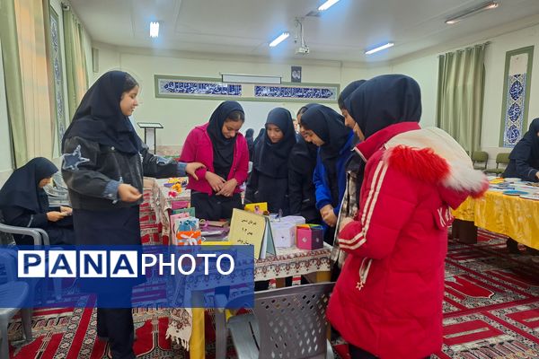 نمایشگاه آثار مسابقات جشنواره فرهنگی هنری امید فردا 
