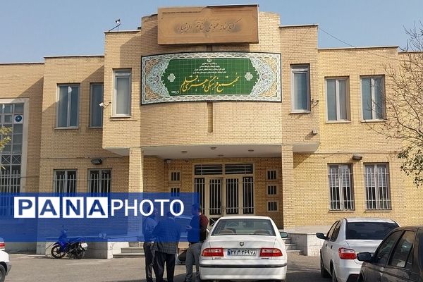 بازدید دانش‌آموزان از کتابخانه فرهنگسرای قلم در بهارستان‌دو