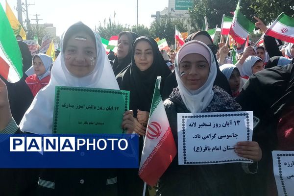 حماسه حضور دانش‌آموزان قرچکی در یوم الله ۱۳ آبان