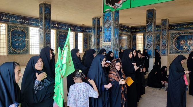 قدم‌های عاشقانه مردم شهرستان معمولان، در مسیر امامزاده سید محمد