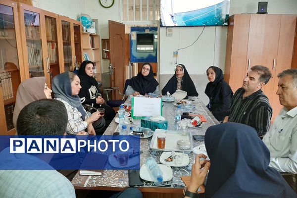 جلسه انجمن اولیا و هیات امنا در مدرسه پویش ناحیه ۳ شیراز