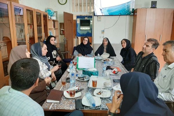 جلسه انجمن اولیا و هیات امنا در مدرسه پویش ناحیه ۳ شیراز