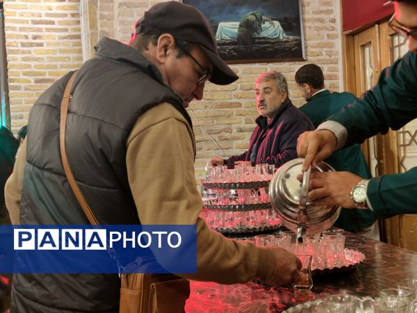 فعالیت چایخانه حضرت زهرا(س) نیشابور در هوای سرد زمستانی 