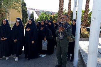 غبارروبی و عطرافشانی مزار شهدا توسط دانش‌آموزان دبیرستان‌دخترانه‌بهار