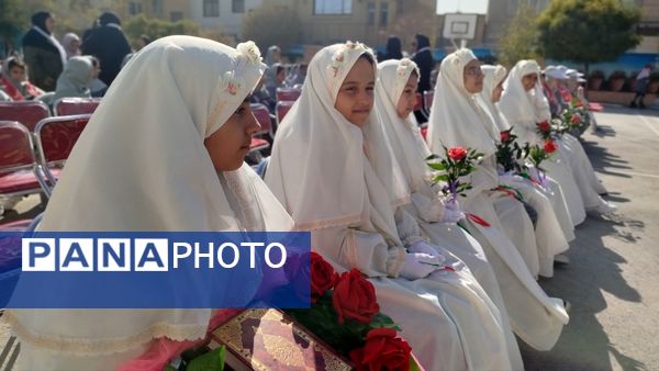 مشعل المپیاد ورزشی ناحیه ۷ در دبستان شهدای راه آهن روشن شد