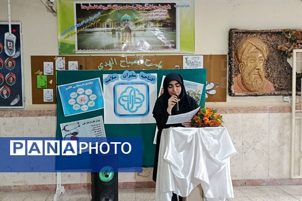 افتتاحیه طرح سفیران سلامت فیروزکوه همراه با اهدای کارت و توزیع مکمل