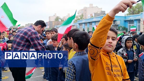 شادی دانش آموزان دبستان سعدی یک در تحقق وعده صادق تنبیه اسرائیل