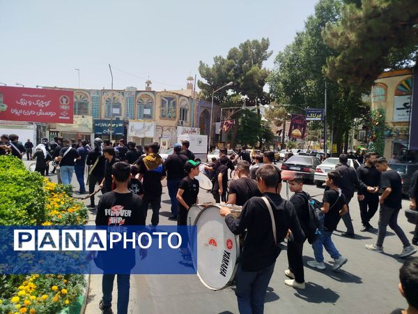  دسته‌های حسینی در راه هیئت علی اکبری کاشمر