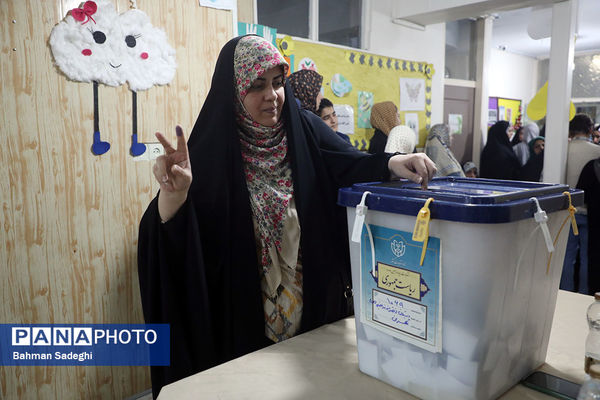 انتخابات چهاردهمین دوره ریاست جمهوری در مسجدالنبی میدان نبوت