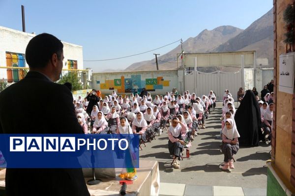 نواختن زنگ هفته سلامت‌روان در دبستان پروین اعتصامی فیروزکوه