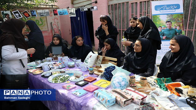 بازدید خبرنگاران از هنرستان دخترانه نرگس به مناسبت هفته مشاغل