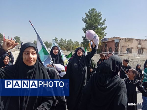 حضور مردم نیشابور در راهپیمایی جاماندگان اربعین حسینی