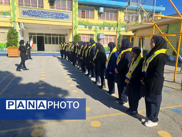 آموزش دوره پیشتازان در دبیرستان دخترانه علی افشار‌نژاد
