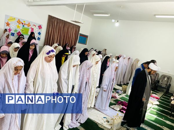 نواختن زنگ جشن نیکوکاری در دبستان زینب قهرمانی مه ولات
