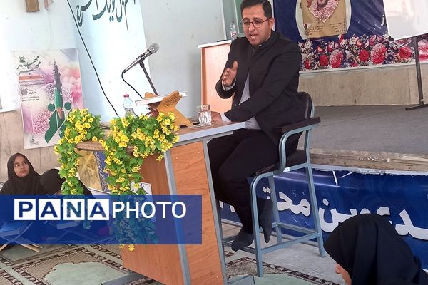 محفل انس با قرآن کریم در دبیرستان دخترانه شاهد فیض