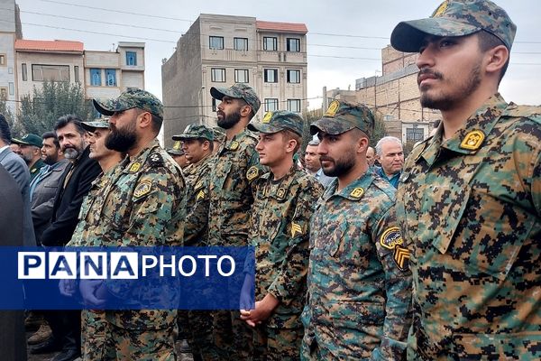 حضور پرشکوه دانش‌آموزان کهریزک و باقرشهر در راهپیمایی ۱۳ آبان