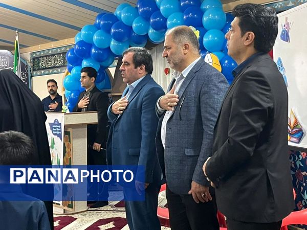 نواختن زنگ شکوفه‌ها در دبستان شاهد پسران شهرستان محمودآباد