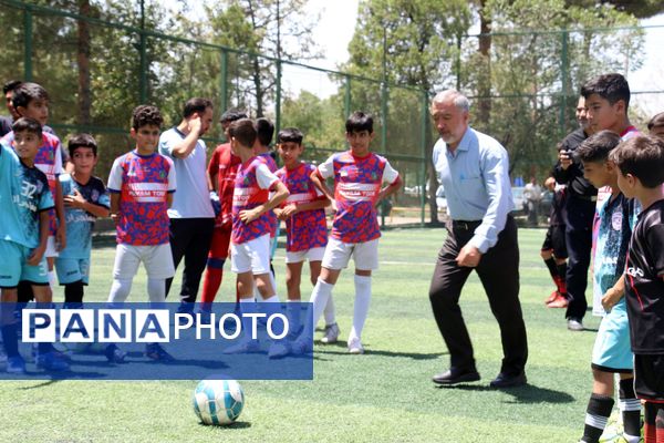 شروع تازه با شوت فوتبالیست‌های نوجوان 
