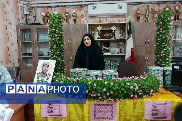 حضور مادر شهید امیرحسین گشانی و قدردانی از معلمان