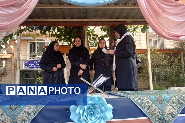 برگزاری جشن آغازین مهرماه در دبیرستان حضرت زینب(س) ناحیه یک شهرری