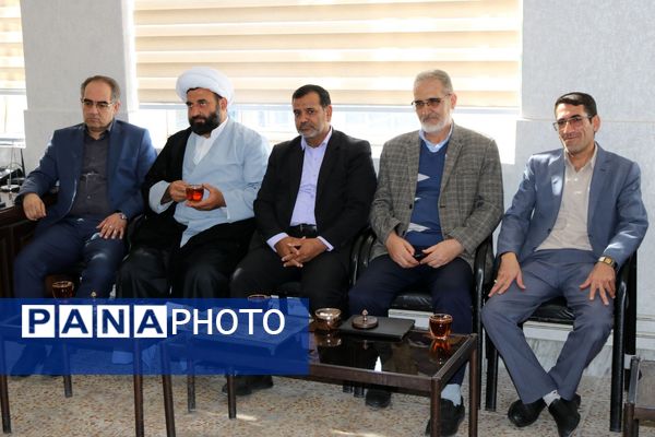 جشن عاطفه‌ها در مدرسه بزرگمهر مرند