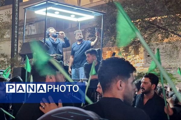 موکب‌های عزاداری در جای جای مشهد، جلوه‌ای از عشق و ماتم در شب سالروز شهادت امام رضا (ع)