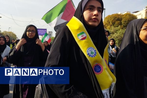 راهپیمایی ۱۳ آبان در تبادکان