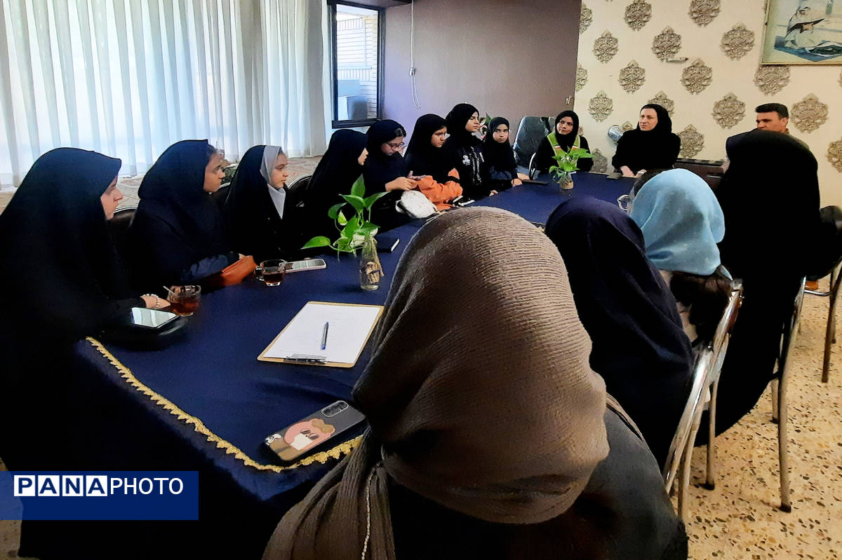جلسه توجیهی و بررسی عملکرد خبرنگاران دختر ناحیه 3 مشهد