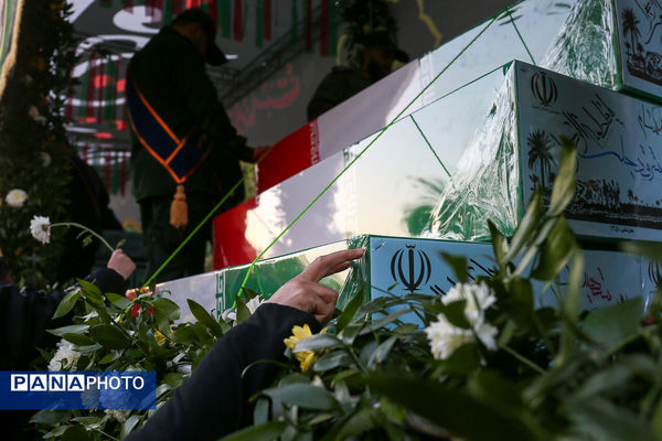 تشییع پیکر مطهر ۱۰۰ شهید گمنام