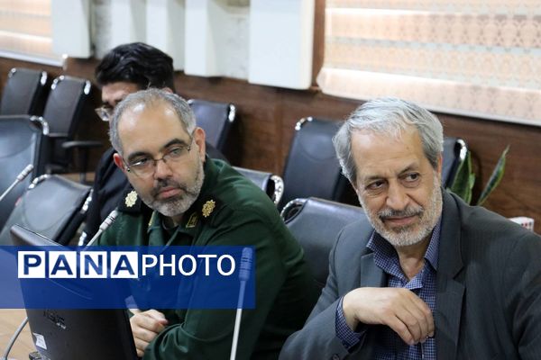 گرامیداشت هفته معلم با تجلیل از فرهنگیان آموزش و پرورش منطقه ۱۴ 