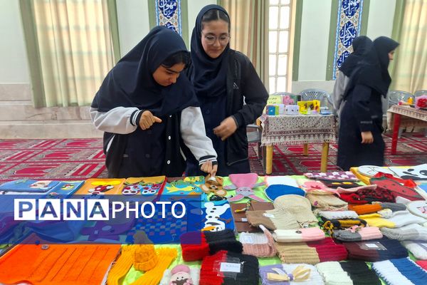 نمایشگاه آثار مسابقات جشنواره فرهنگی هنری امید فردا 
