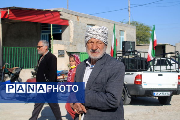 پیاده روی خانوادگی در روستای چاهکوتاه شهرستان بوشهر