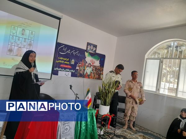 جلسه پیشگیری از آسیب‌های فضای مجازی همزمان با هفته نیروی انتظامی در آموزشگاه تکتم 