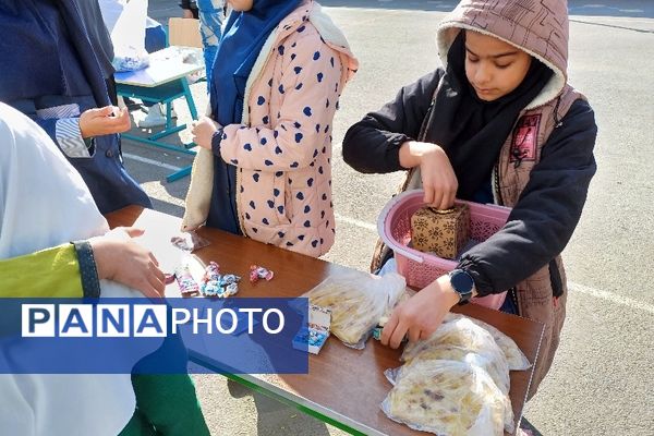 برپایی بازارچه درون مدرسه‌ای در دبستان ربابه هاشمیان یزدی شیروان