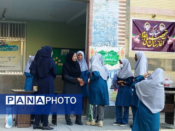 جشن دانش شهرستان میناب در روز آزمایشگاه 