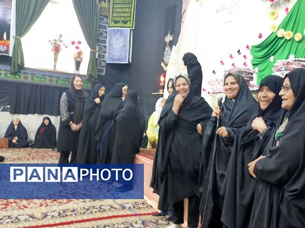 تجلیل از مادران شهید روستا در آیین روز مادر حسینیه علی اکبری فدافن 