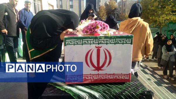 حضور پرمهابت شهید گمنام به مدرسه حضرت زینب صدرا و گرامیداشت مراسم پرچم‌گردانی امام حسین(ع) در هشتگرد