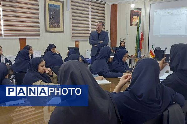 کارگاه مشاوره تحصیلی در دبیرستان دخترانه شهید محمدتقی دستغیب ناحیه 3 شیراز
