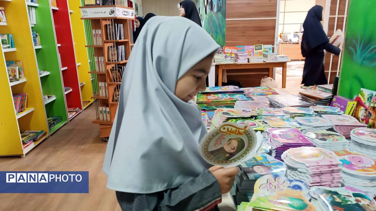 نمایشگاه کتاب در کانون فرهنگی تربیتی ولی عصر(عج) 