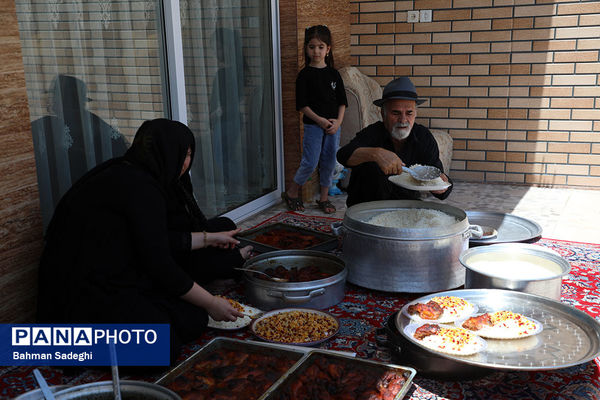 آیین سنتی توزیع نذری در روستای باغملک اصفهان