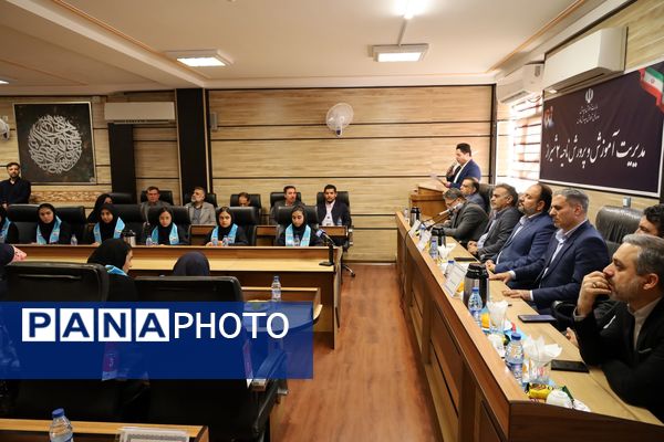 دیدار معاون پرورشی و فرهنگی وزارت آموزش و پرورش با نمایندگان دختر تشکل‌های دانش‌آموزی شیراز