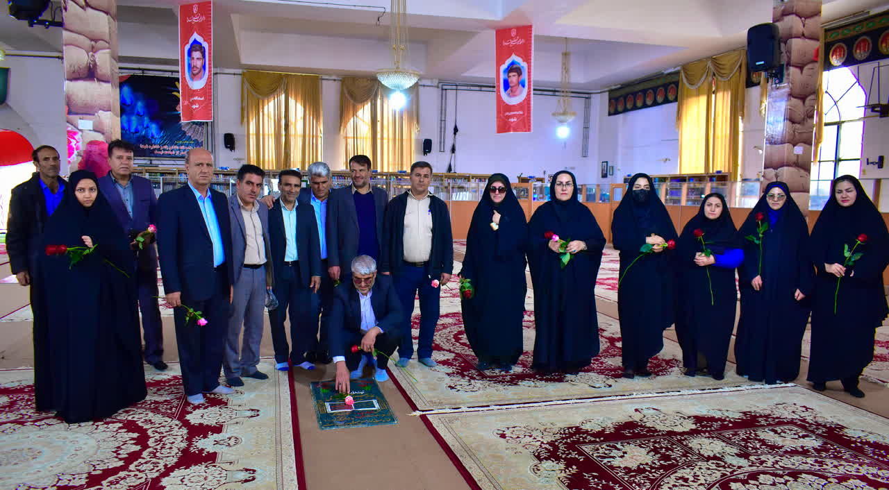 به مناسبت ولادت حضرت فاطمه زهرا (س)
آیین پیاده‌روی کارکنان آموزش و پرورش کهگیلویه و بویراحمد برگزار شد