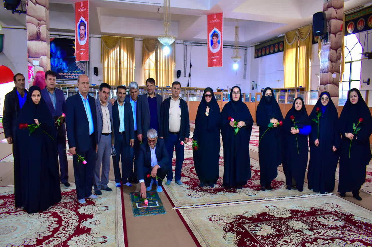 به مناسبت ولادت حضرت فاطمه زهرا (س)
آیین پیاده‌روی کارکنان آموزش و پرورش کهگیلویه و بویراحمد برگزار شد