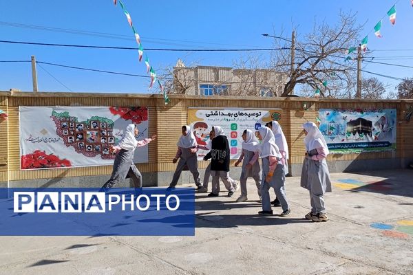 بازی‌های بومی محلی در دبستان دخترانه شاهد نرگس جاجرم