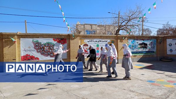 بازی‌های بومی محلی در دبستان دخترانه شاهد نرگس جاجرم