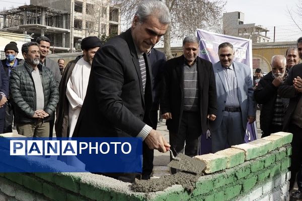 آیین خشت‌گذاری مدرسه مشارکتی قائم آل محمد (عج) پاکدشت 