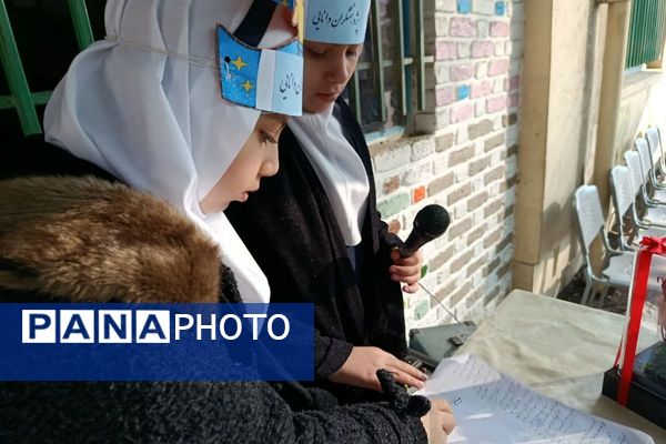 نمایشگاه دستاوردهای دانش آموزی در دبستان دخترانه وحیدکیهانی ناحیه یک شهرری