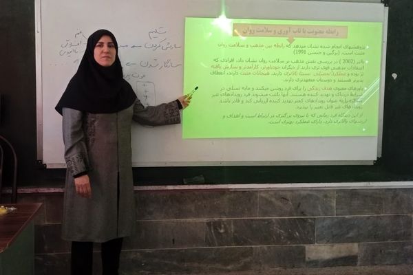 همدلی و انگیزه‌سازی ویژگی مهم مشاور مدرسه است