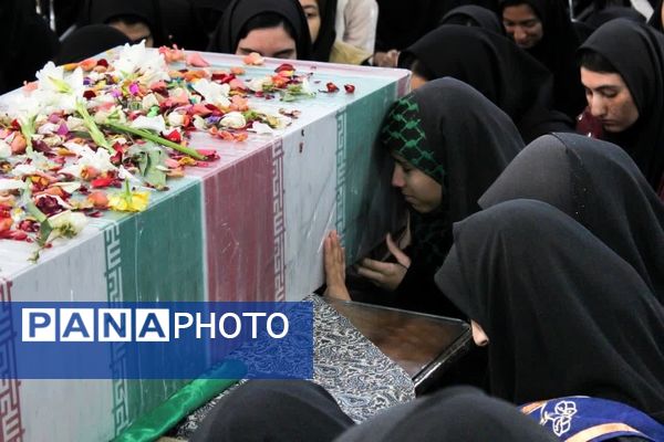 در زمین، گمنام اما در آسمان، خوشنام